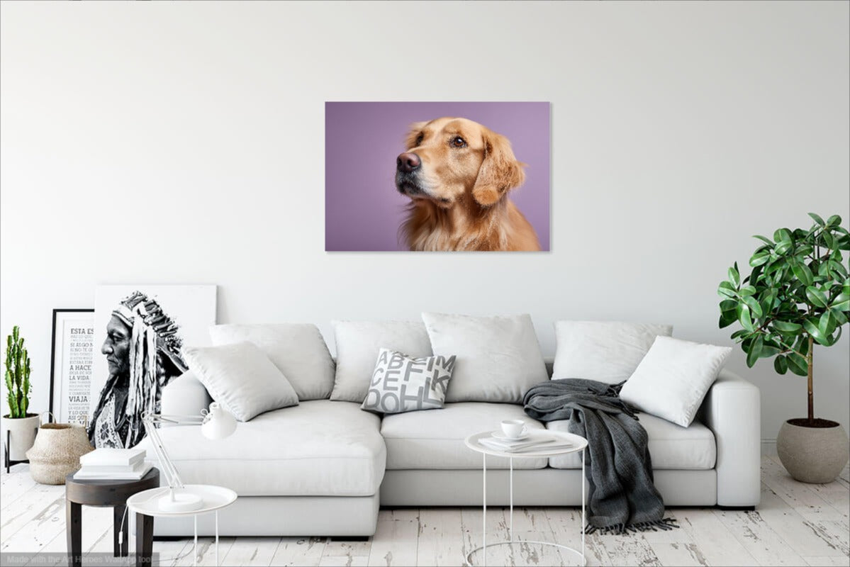 Golden Retriever na Fioletowym Tle – Elegancki Portret Psa do Dekoracji Ściennej